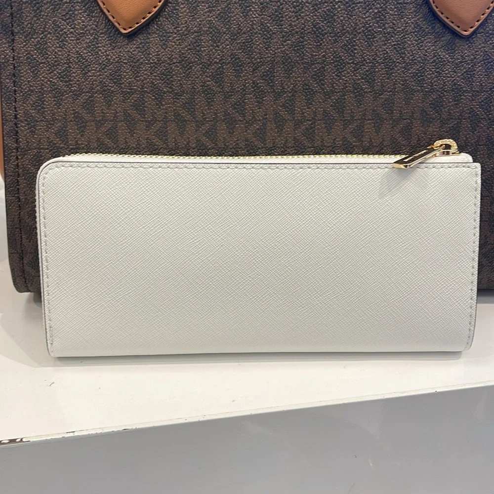 MICHAEL KORS Jet Set Travel Lg Saffiano Leather Quarter-Zip Wallet
Optic White - Picture 3 of 16